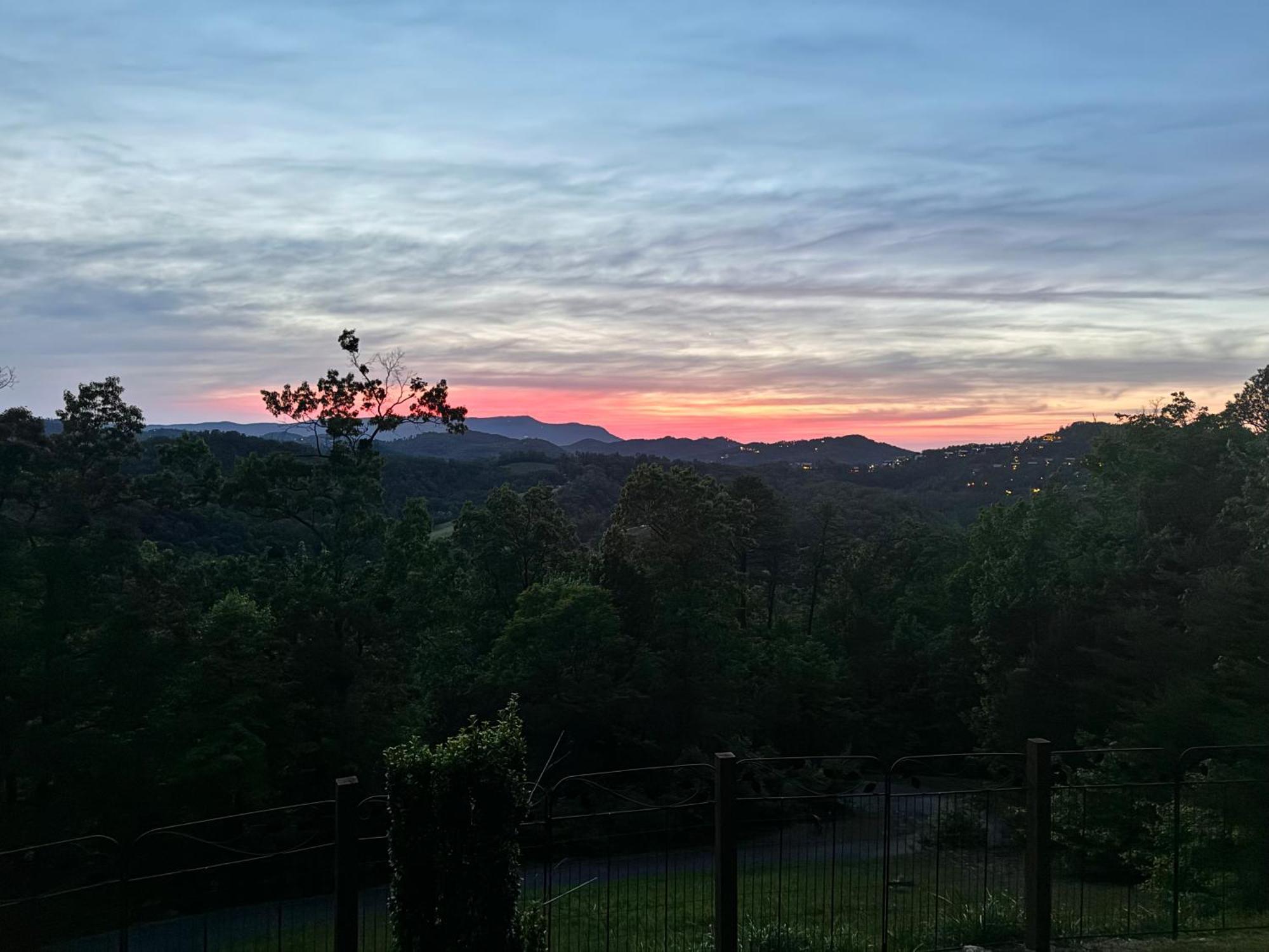 Smoky Best - Glowing Twilight Pigeon Forge Exterior photo